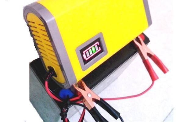 12V Lead-acid Battery Charger Smart Charger For Motorcycle/Car Battery