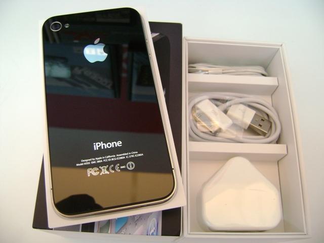 Apple iPhone 4 32GB Black with Full Package & Official Unlock Set