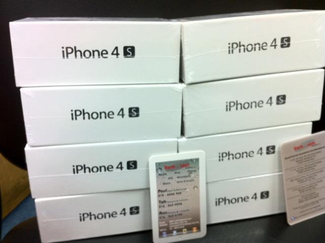 APPLE IPHONE 4s 16 32 64gb black or white 4 s ready stock. APPLE IPHONE 4s 16 32 64gb black or white 4 s ready stock.