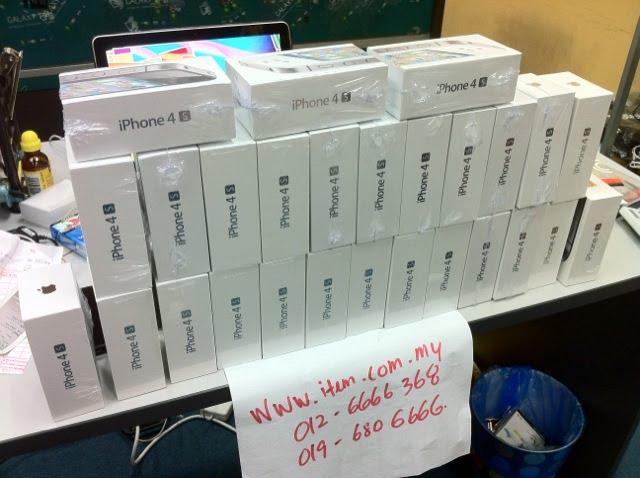 APPLE IPHONE 4s 16 32 64gb black or white 4 s ready stock. APPLE IPHONE 4s 16 32 64gb black or white 4 s ready stock.