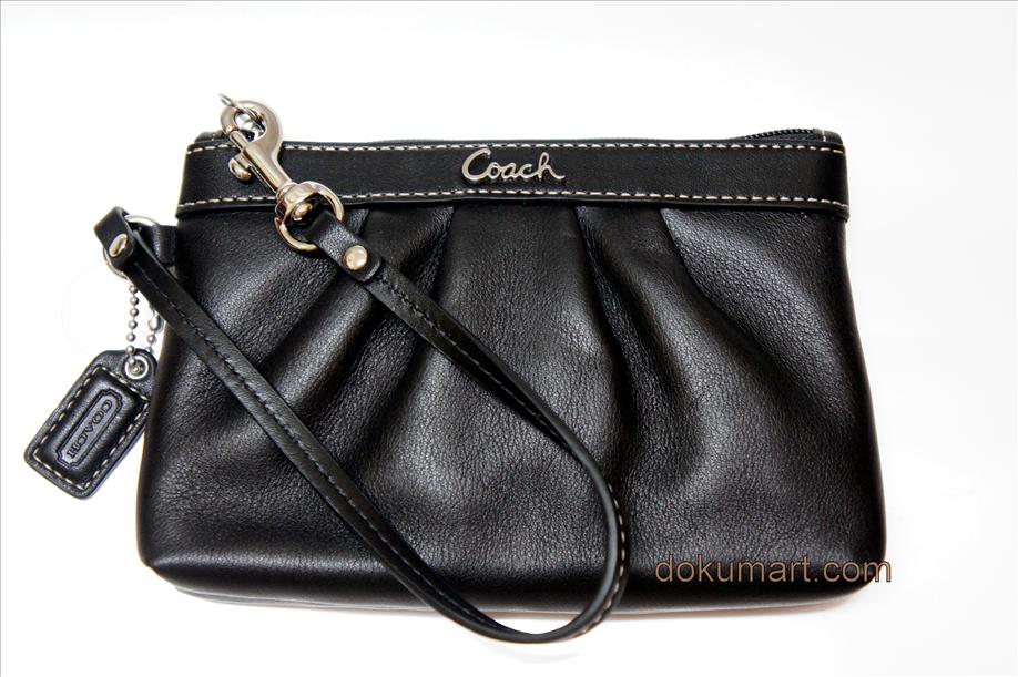 f43431 coach wristlets