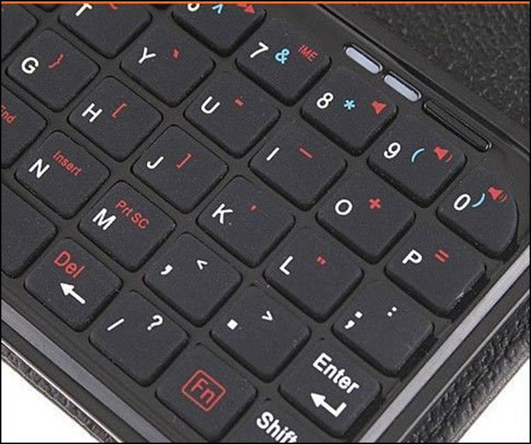 iPhone 4 Bluetooth Keyboard case