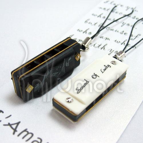 Music Black and White Harmonica Couple Handphone Strap (2 per set) Music Black and White Harmonica Couple Handphone Strap (2 per set)