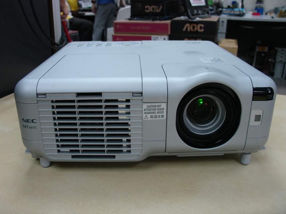 NEC MT1075 3LCD PROJECTOR (4200 ANSI ,XGA ) NEC MT1075 3LCD PROJECTOR (4200 ANSI ,XGA )