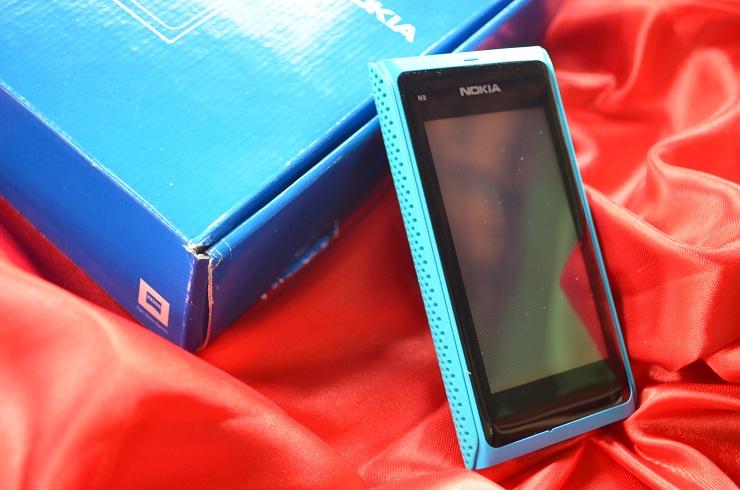  Phone N9 ( Pink/Green/Blue ) 2 SIM+Bluetooth+Meego+Earphone+Charger+U..