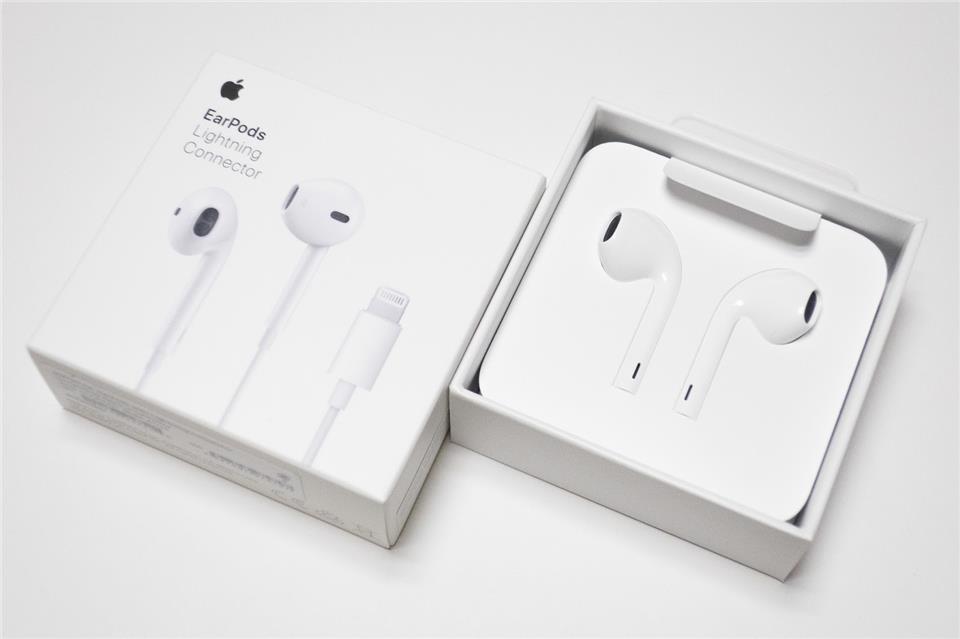 Authentic Apple A1748 EarPods with (end 7/22/2017 11:28 AM)
